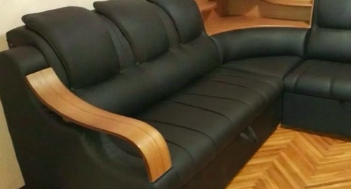 Перетяжка кожаного дивана. Добрынинская